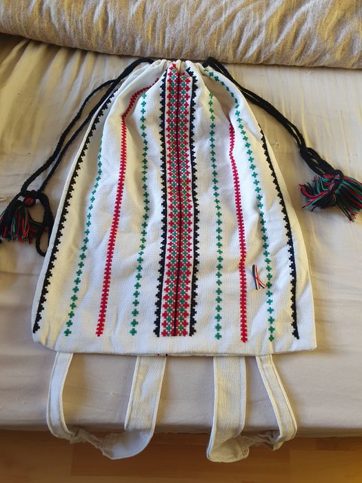 Rucsac HAND MADE cu motive populare traditionale romanesti 34 × 43 cm