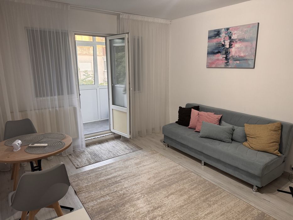 Inchiriez apartament