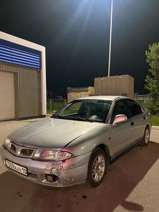 Mitsubishi carisma
