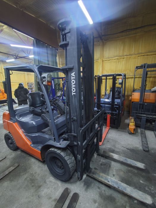 Продам вилочный погрузчик. Кара