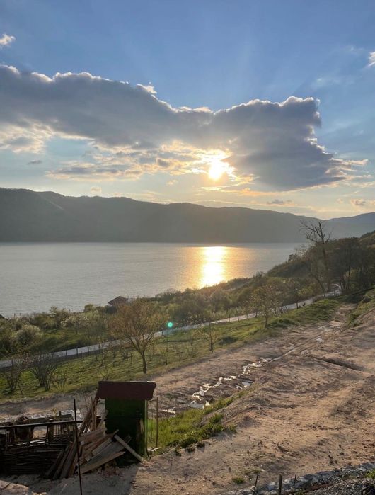 Teren intravilan svinita