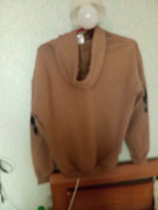 Продаеца кофта с капюшоном мужская