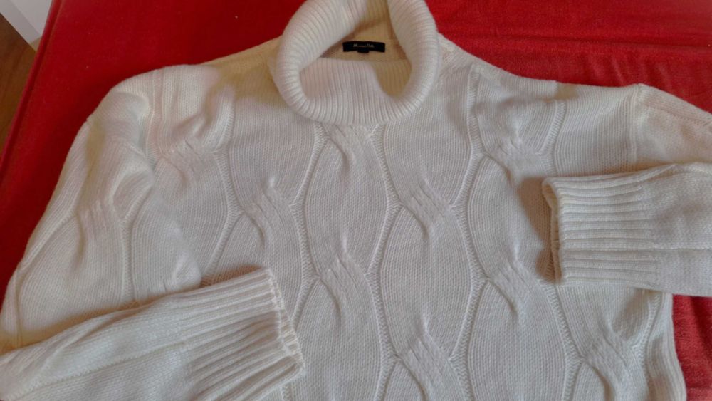 Вълнен пуловер Massimo Dutti. Размер М