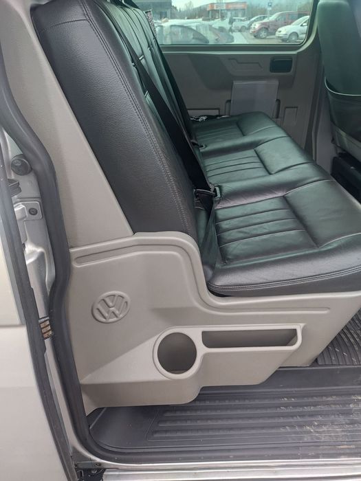 ПРОДАВАМ VW  T5..Товаропътнически