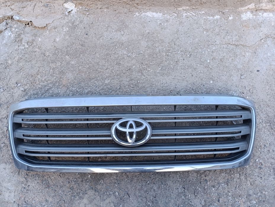 Решетка б/у на ланд Крузер 100