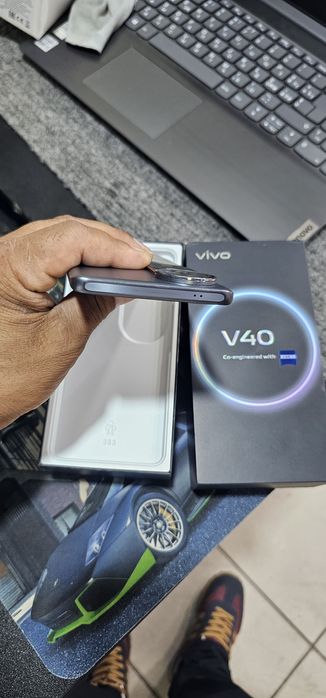 Vivo v40 5G 12+/256 holati idial rasmda hamasi alo koringan abmen yoq