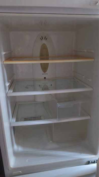 Продам холодильник плохо работает