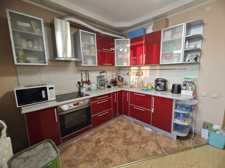 Кухонный гарнитур б/у с техникой