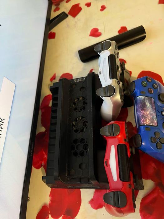 PS 4 сатылады. Жағдайы жақсы.