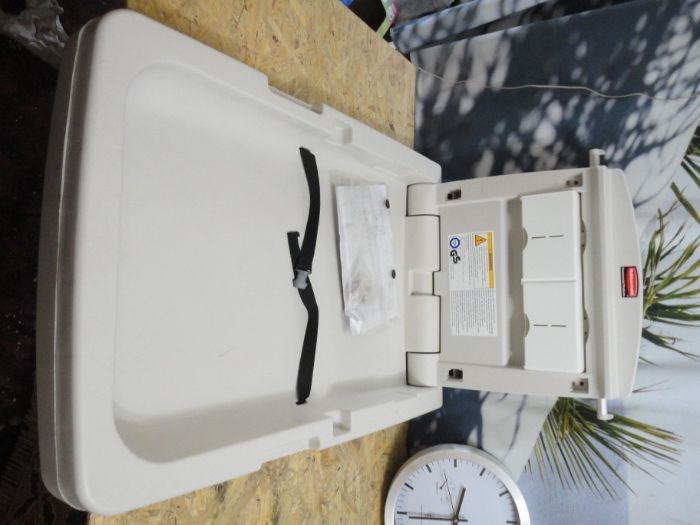 Rubbermaid Масa за повиване на бебета