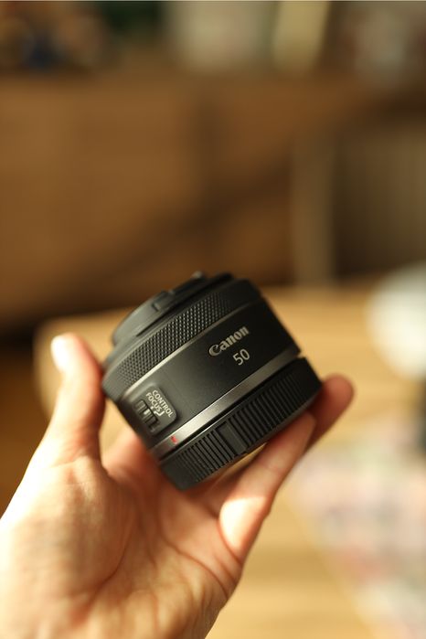 Обектив Canon RF 50 мм f/1.8 STM