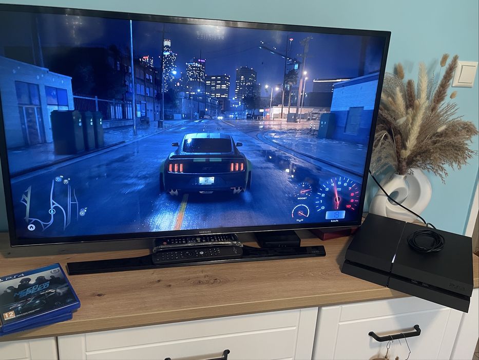 ПРОДАДЕН - Playstation 4, 1 TB (модел: CUH-1216B), с две игри