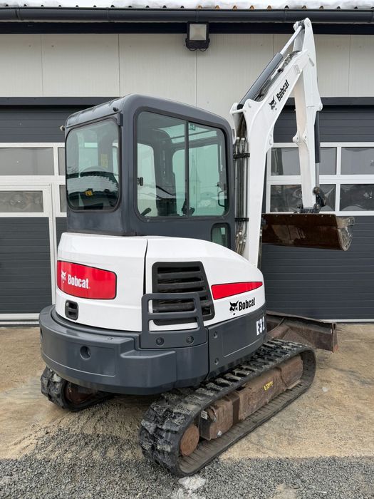 Miniescavator bobcat 3,3 tone