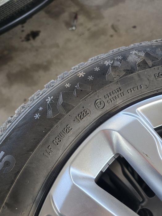 4 Броя 215/65/16 Semperit 2x8,5mm 2x8,2mm 22dot