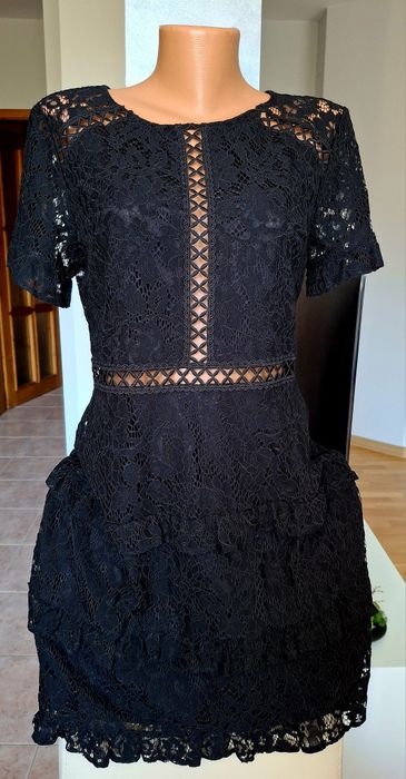 Черна дантелена рокля