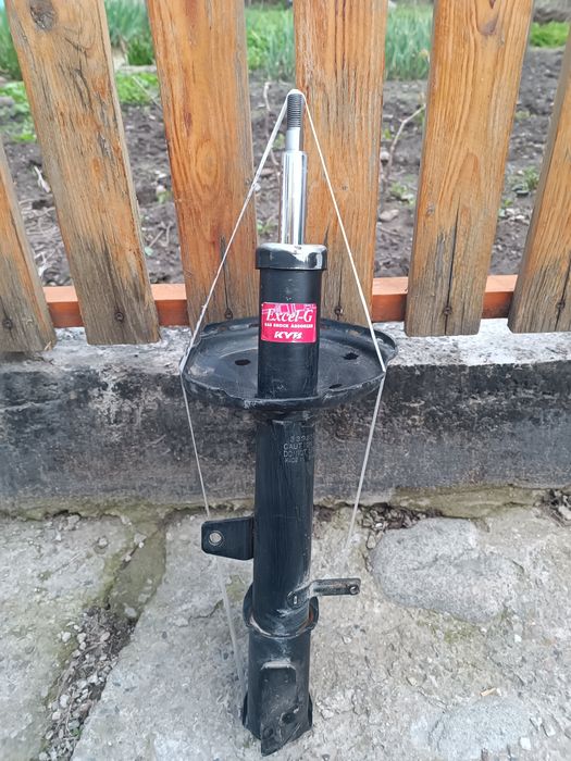 Продам задние амортизаторы