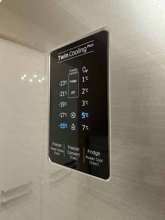 Холодильник Samsung