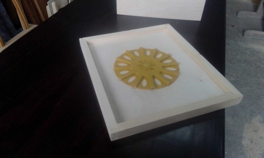 Пчелни кошери ДБ-10ка за подвижно пчеларство и добив на клей и прашец.