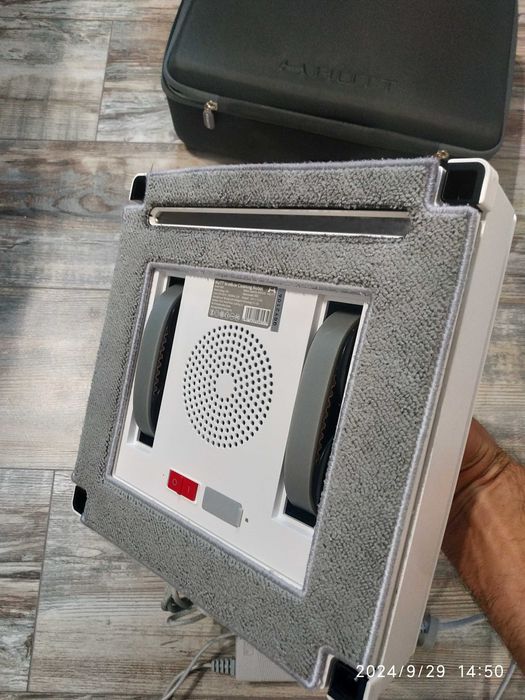 Hutt W66 робот за прозорци