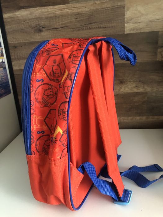 Детска раница с подарък.