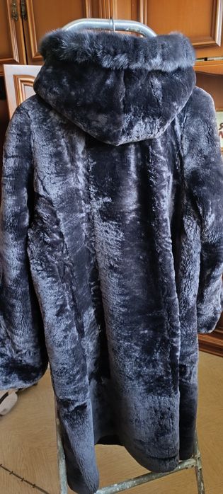 Продам 2 женские шубы