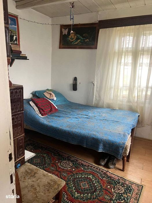 De vanzare casa batraneasca cu anexe, teren de 5000mp in Comuna Cordun