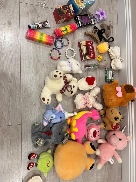 Игрушки на той бастар ,