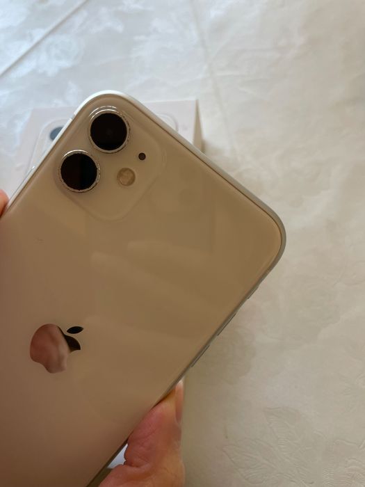 iPhone 11 цвят бял
