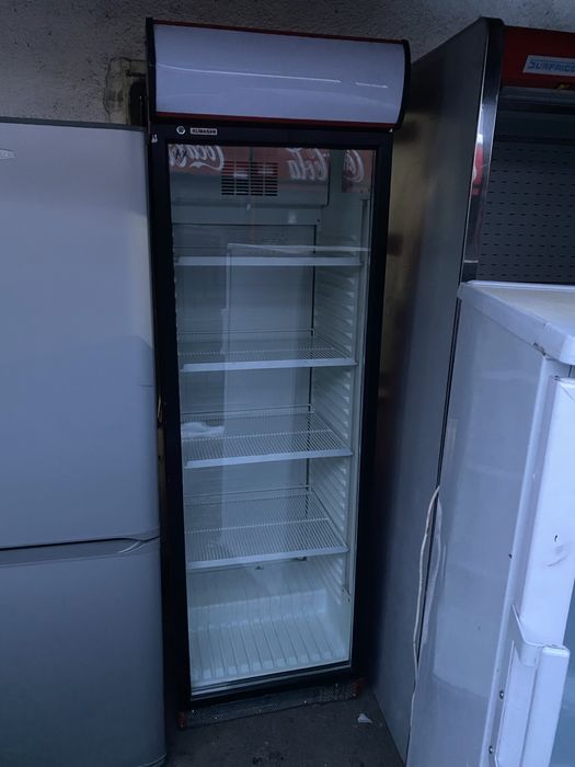 Продам витрины холодильники