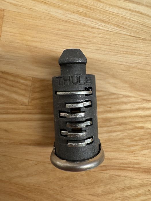 Set 4 butuci 225 / set 2 butuci 247 Thule