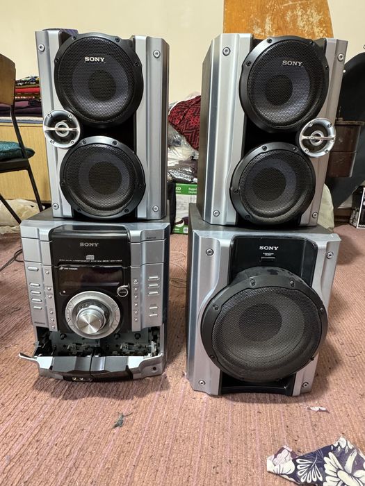 Muzikalniy sentr sotiladi Sony ss-rg444