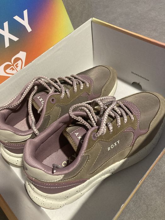 Маратонки нови Roxy