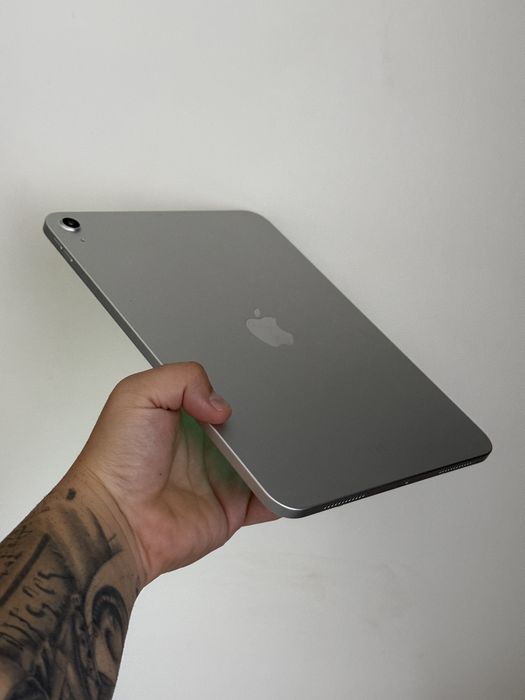 Tableta APPLE iPad 11" (A16), 128GB, Wi-Fi, 2025 Silver Noua Impecabila