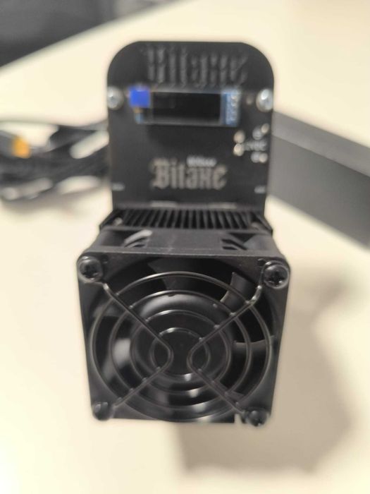 Bitaxe 800 Series – Miner Bitcoin Solo Mining | Complet, cu Alimentator