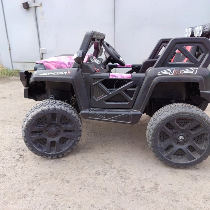 Продам детский автомобиль полный привод