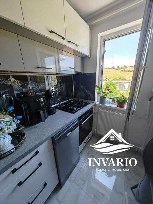 Vand apartament cu 2 camere in Deva