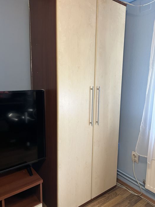 Doua dulapuri mari de dormitor + comoda