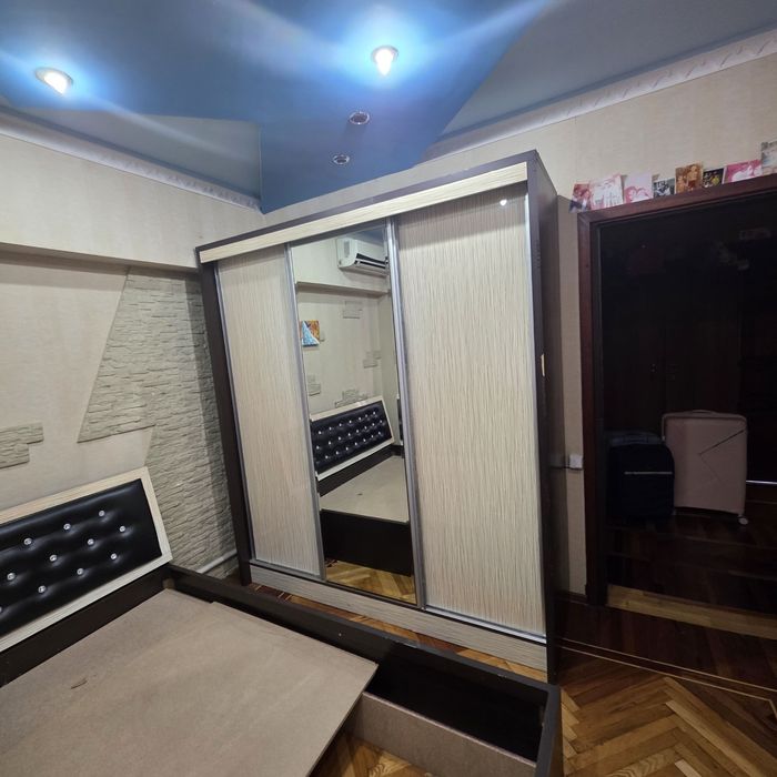 Срочно продам спальный гарнитур акрил