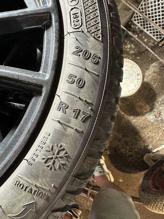 Vand Jante R17 cu Anvelope de iarna