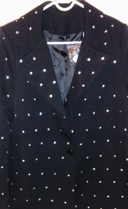 Дамско сако с инкрустирани камъчета