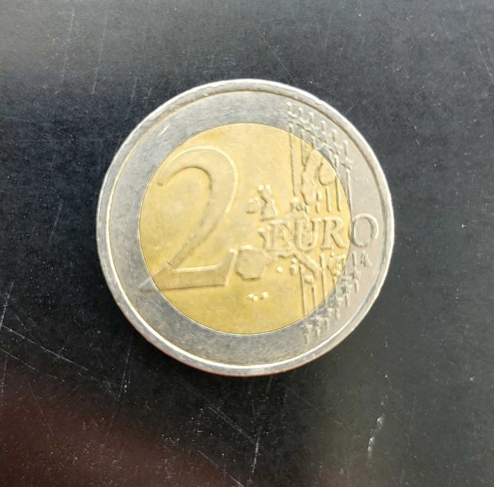 Монета от 2 евро с фабричен дефект