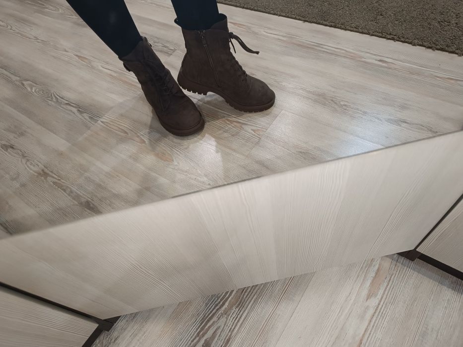 Продам женские ботинки