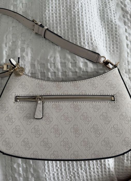 Сумка-багет Guess