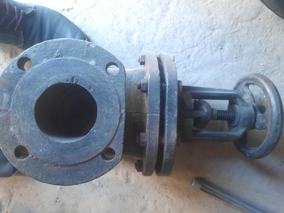 Задвижка почти новый