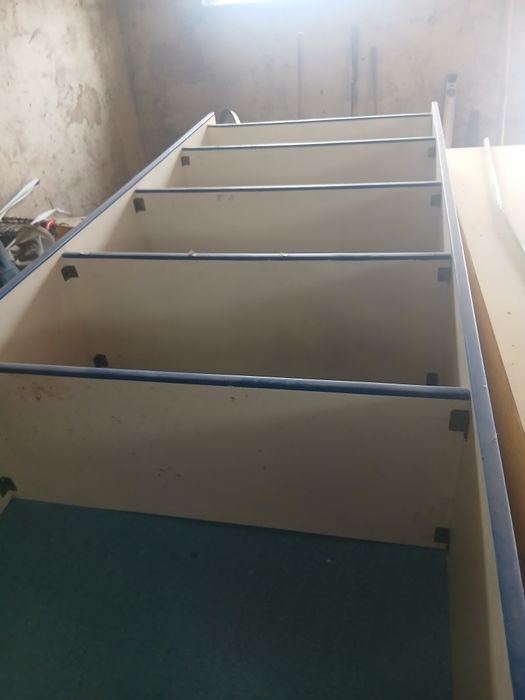 Полки в хорошем состоянии