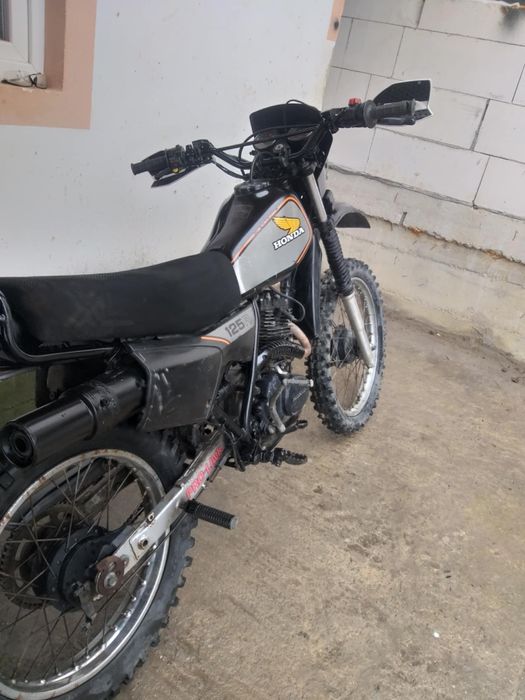 Vând cross de 125 Honda