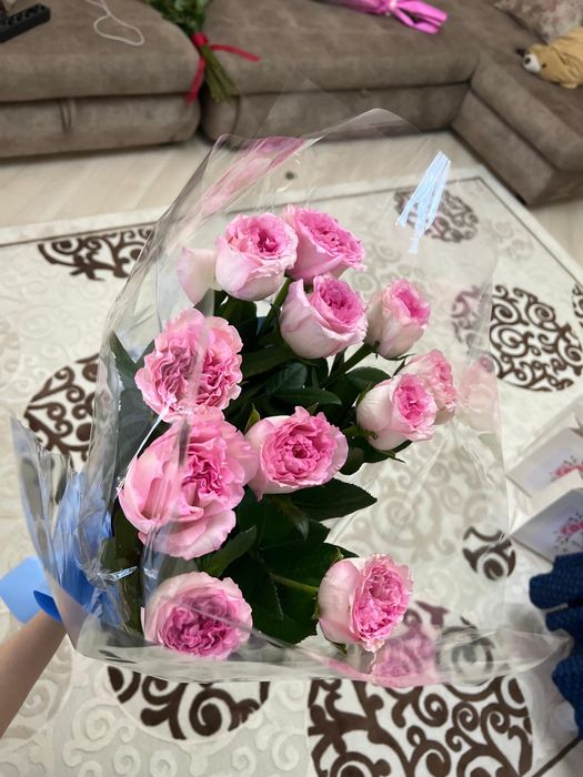 Продаю свежие букеты роз