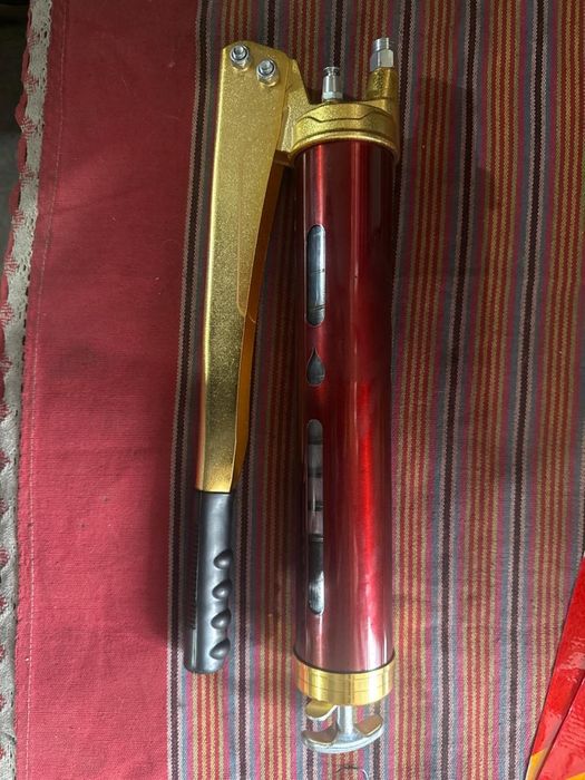 Продам шприцы для смазки.