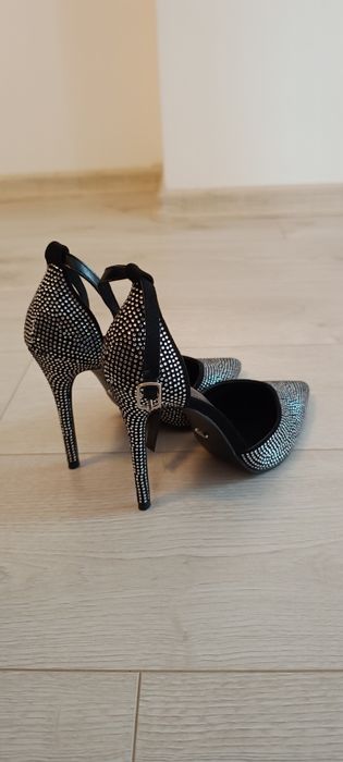 Pantofi de dama cu pietricele