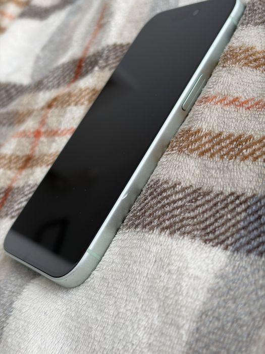 iPhone 15 128GB Green